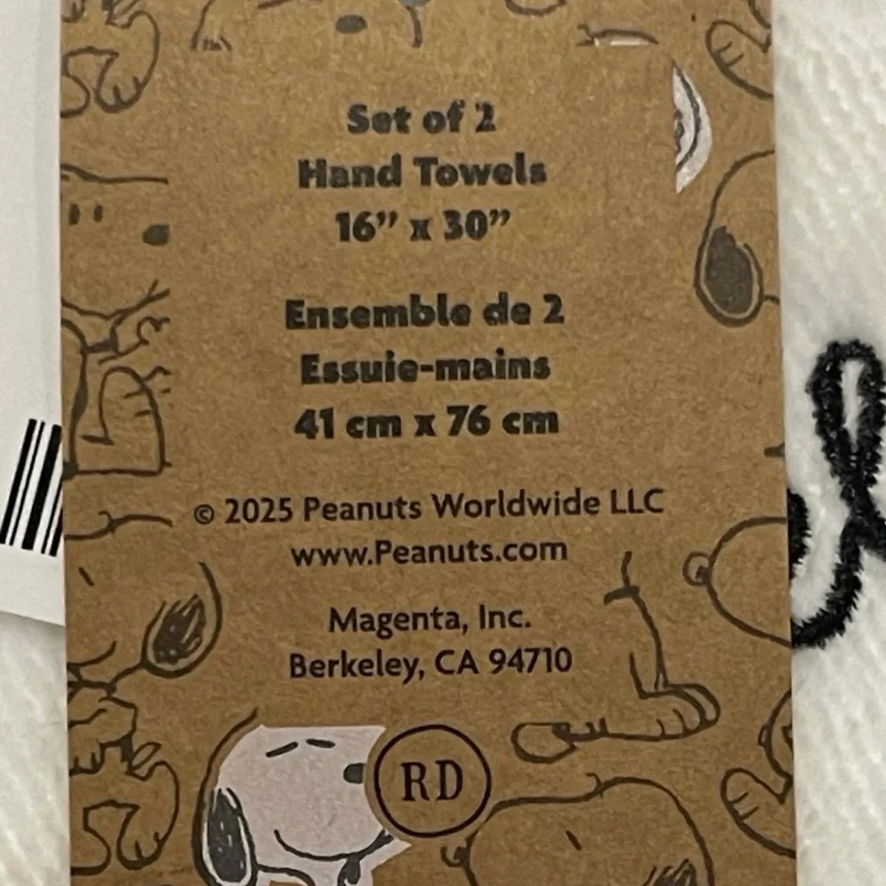 Peanuts White Bath Towel with Snoopy and Red Accents